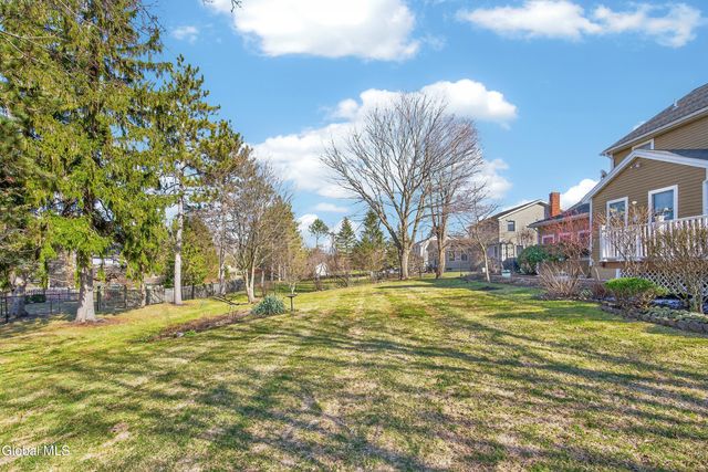 5 Cephalonia Drive, Niskayuna, NY 12309