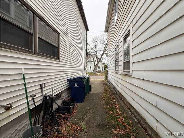 51 Gladstone Street, Buffalo, NY 14207