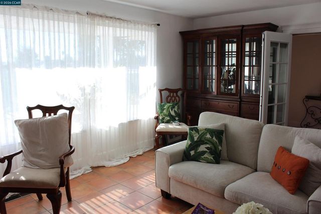 330 W Cypress Rd, Oakley, CA 94561