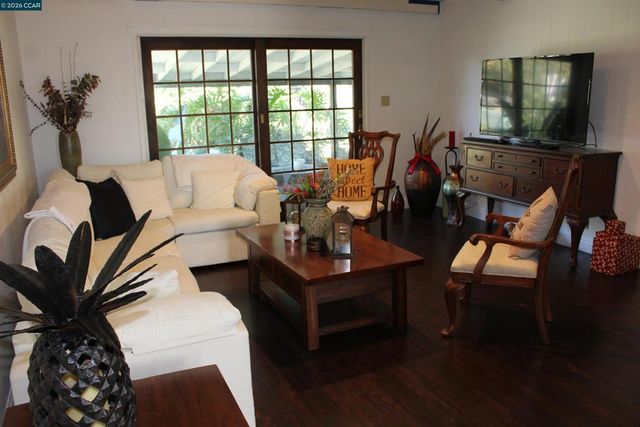 330 W Cypress Rd, Oakley, CA 94561