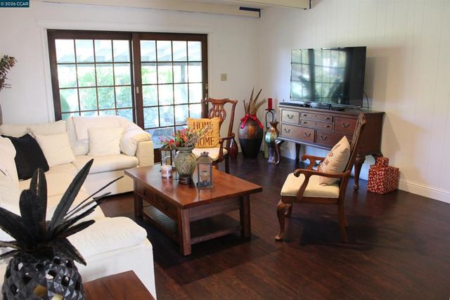 330 W Cypress Rd, Oakley, CA 94561