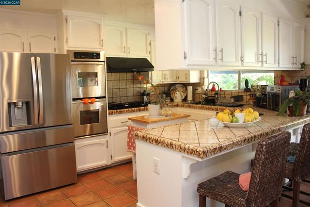 330 W Cypress Rd, Oakley, CA 94561