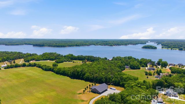 2100 Waterford Pointe Road, Lexington, NC 27292