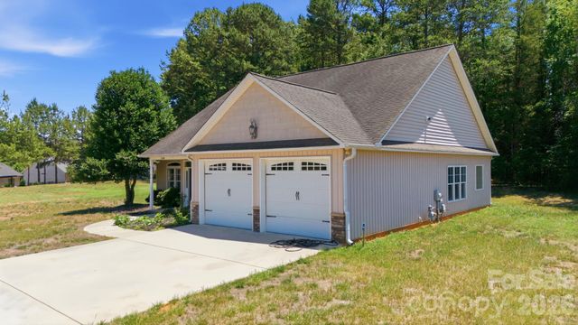 2100 Waterford Pointe Road, Lexington, NC 27292