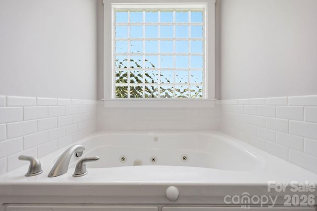 2100 Waterford Pointe Road, Lexington, NC 27292