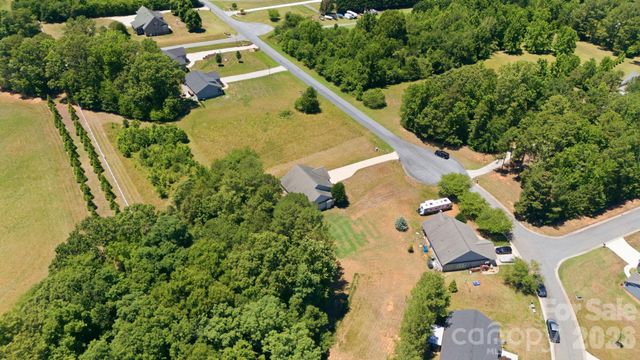 2100 Waterford Pointe Road, Lexington, NC 27292