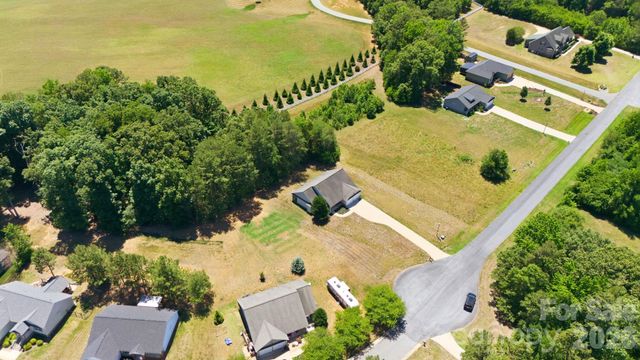 2100 Waterford Pointe Road, Lexington, NC 27292