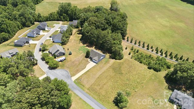2100 Waterford Pointe Road, Lexington, NC 27292