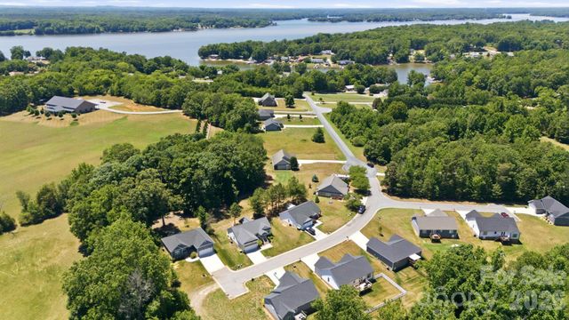 2100 Waterford Pointe Road, Lexington, NC 27292