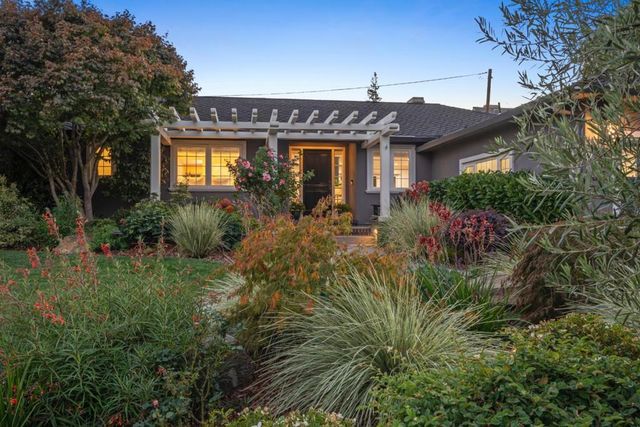 30 Yorkshire Lane, Redwood City, CA 94062