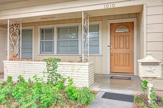 1010 E Humphreys, Seguin, TX 78155