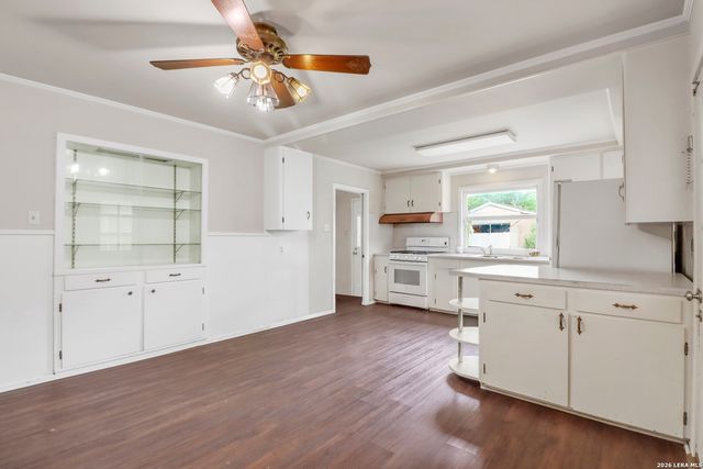 1010 E Humphreys, Seguin, TX 78155