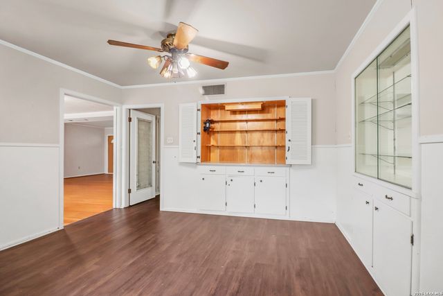 1010 E Humphreys, Seguin, TX 78155