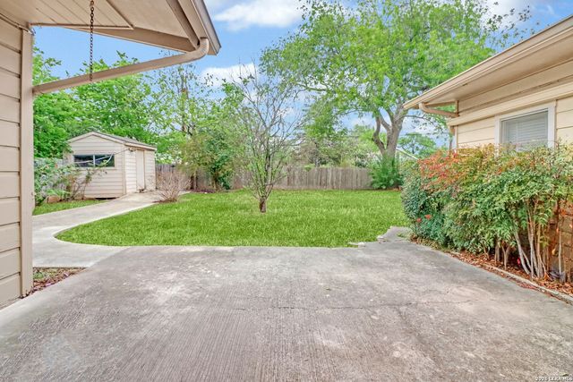 1010 E Humphreys, Seguin, TX 78155