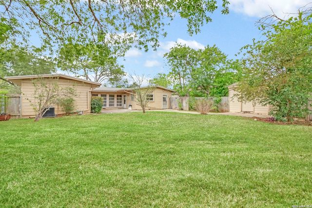 1010 E Humphreys, Seguin, TX 78155
