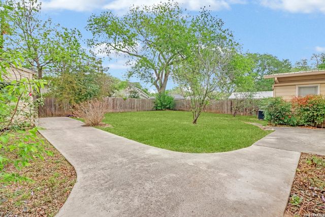 1010 E Humphreys, Seguin, TX 78155