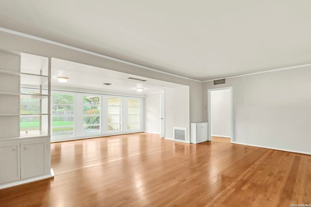 1010 E Humphreys, Seguin, TX 78155