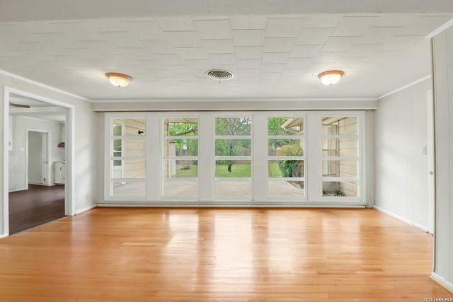 1010 E Humphreys, Seguin, TX 78155