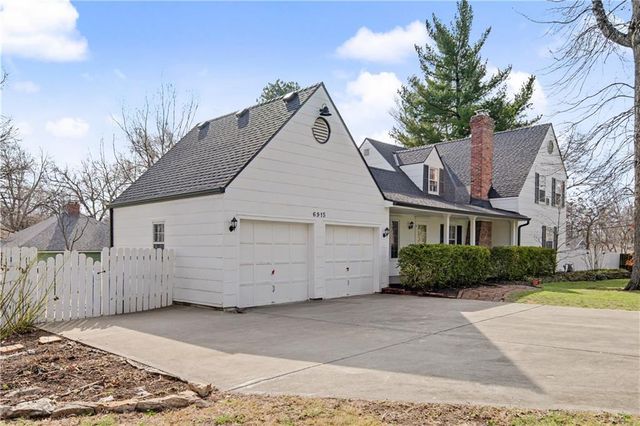 6915 Reeds Road, Prairie Village, KS 66208