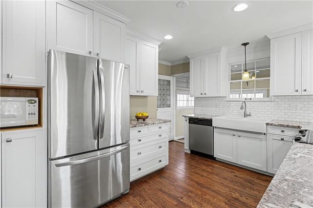 6915 Reeds Road, Prairie Village, KS 66208