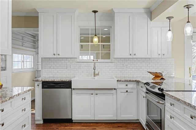 6915 Reeds Road, Prairie Village, KS 66208