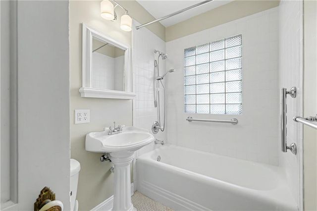 6915 Reeds Road, Prairie Village, KS 66208