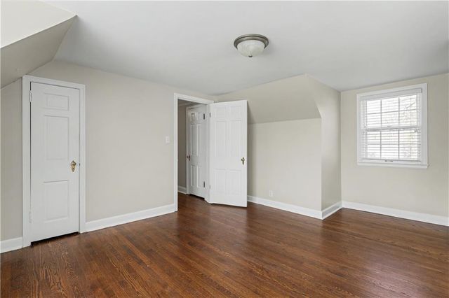 6915 Reeds Road, Prairie Village, KS 66208