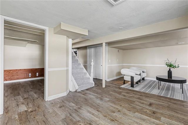 6915 Reeds Road, Prairie Village, KS 66208