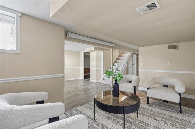 6915 Reeds Road, Prairie Village, KS 66208