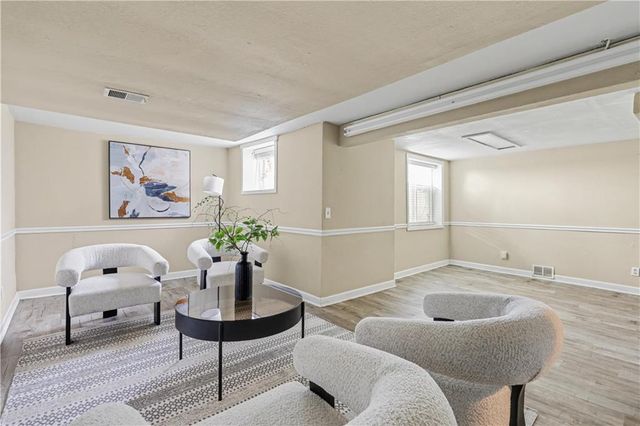 6915 Reeds Road, Prairie Village, KS 66208