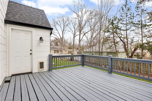 6915 Reeds Road, Prairie Village, KS 66208