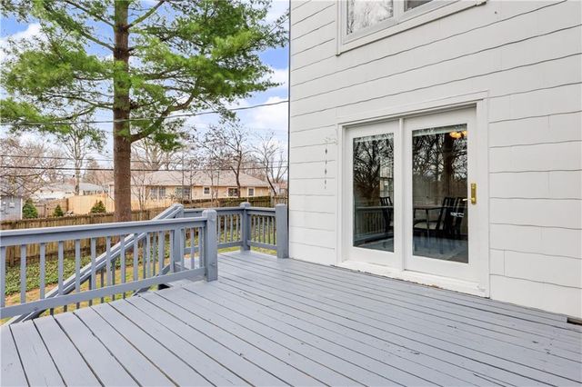 6915 Reeds Road, Prairie Village, KS 66208