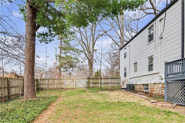 6915 Reeds Road, Prairie Village, KS 66208