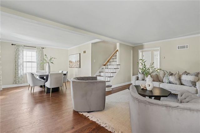 6915 Reeds Road, Prairie Village, KS 66208