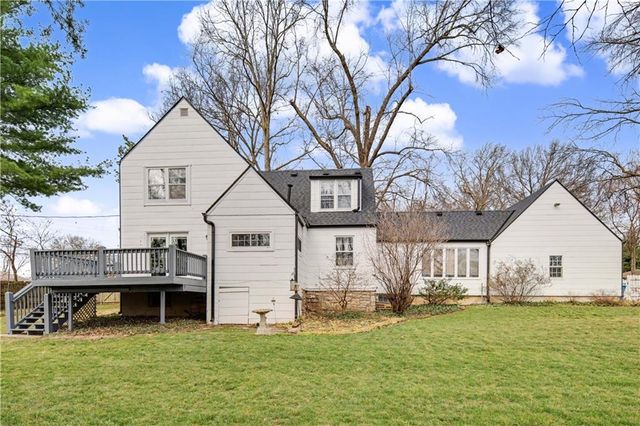 6915 Reeds Road, Prairie Village, KS 66208