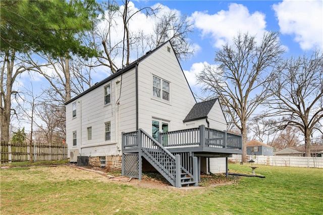 6915 Reeds Road, Prairie Village, KS 66208