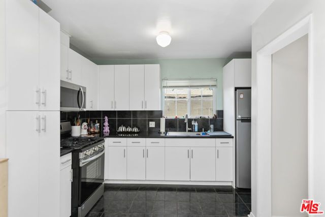 12253 211th Street, Lakewood, CA 90715