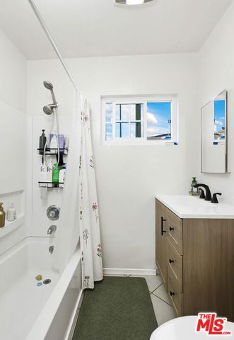 12253 211th Street, Lakewood, CA 90715