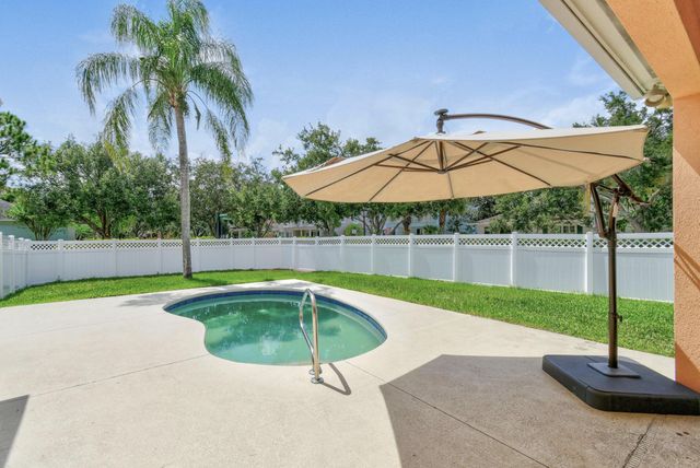 2584 E Community Drive, Jupiter, FL 33458