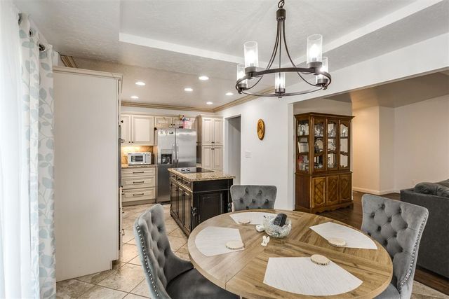 10209 Hollyhead Way, Yukon, OK 73099
