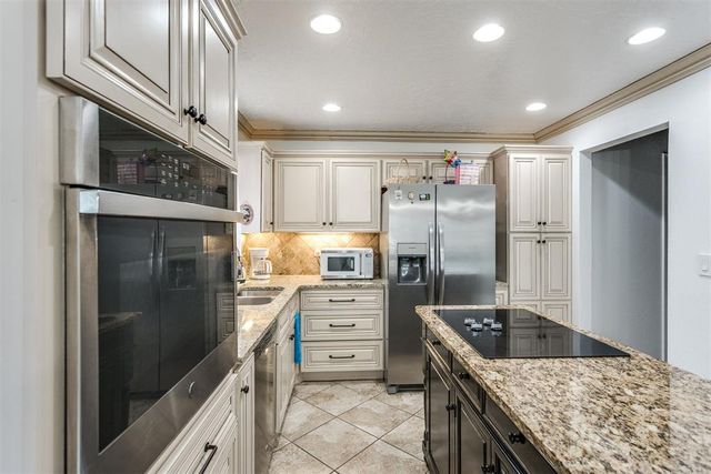 10209 Hollyhead Way, Yukon, OK 73099