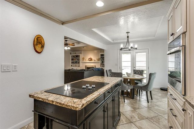 10209 Hollyhead Way, Yukon, OK 73099