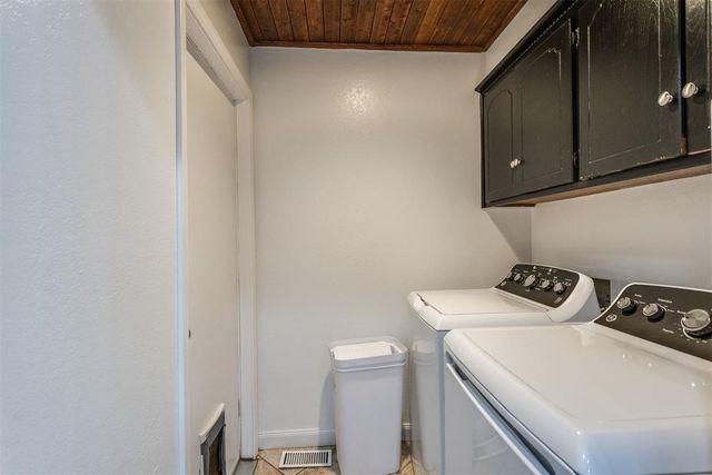 10209 Hollyhead Way, Yukon, OK 73099