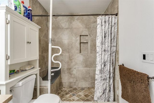10209 Hollyhead Way, Yukon, OK 73099