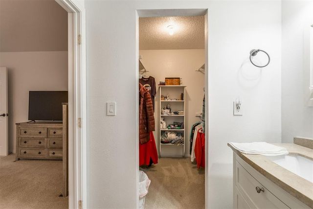 10209 Hollyhead Way, Yukon, OK 73099