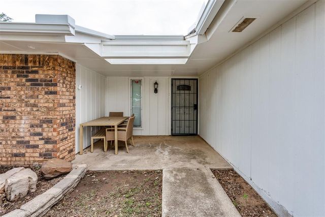10209 Hollyhead Way, Yukon, OK 73099