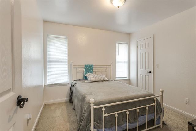 10209 Hollyhead Way, Yukon, OK 73099