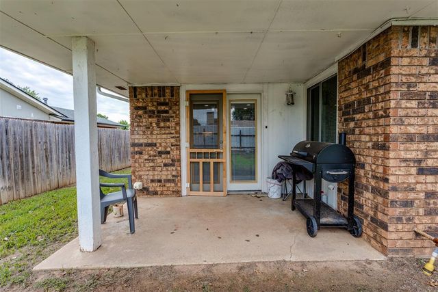10209 Hollyhead Way, Yukon, OK 73099