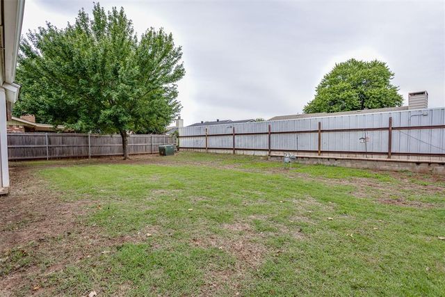 10209 Hollyhead Way, Yukon, OK 73099