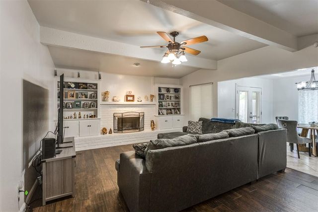 10209 Hollyhead Way, Yukon, OK 73099